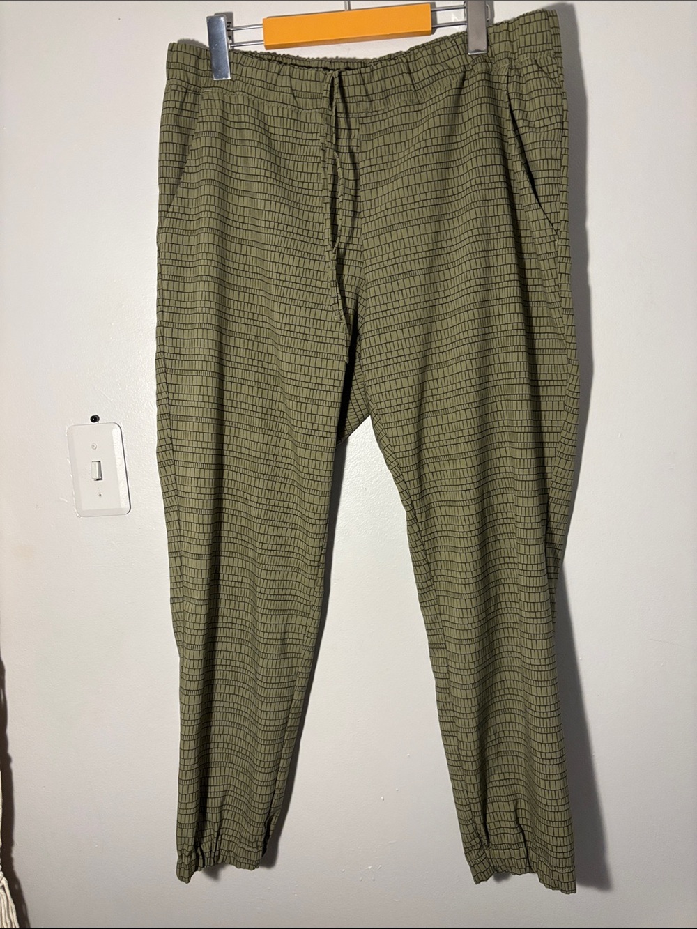 MEC Olive green Grid-Print women’s lightweight Jogger style pants